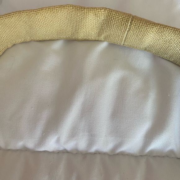 Vintage Embroidered Crossbody Bag with Child Design - Picture 6 of 7